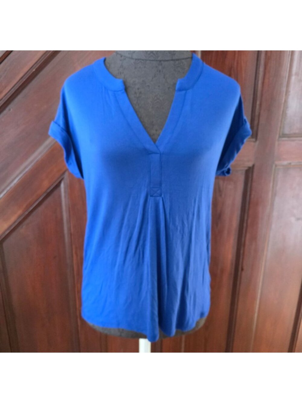 Cable & Gauge Blue V-Neck Button Back Short Sleeve Womens Top Size M NWT